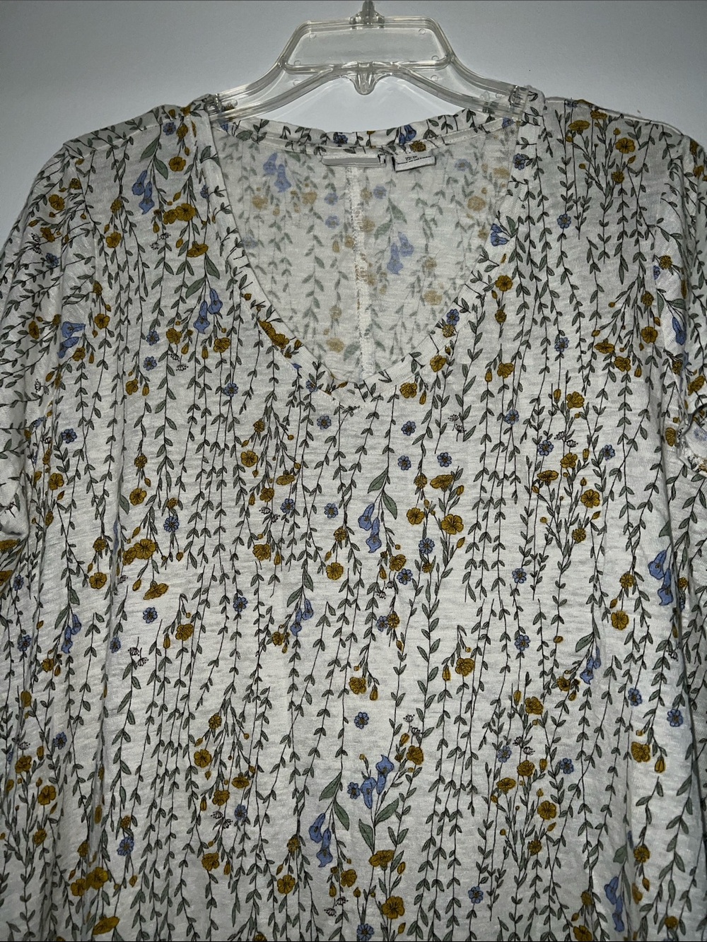 Rachel Zoe Beige Linen Floral V-Neck Short Sleeve Tee Size 1X - Picture 2 of 6